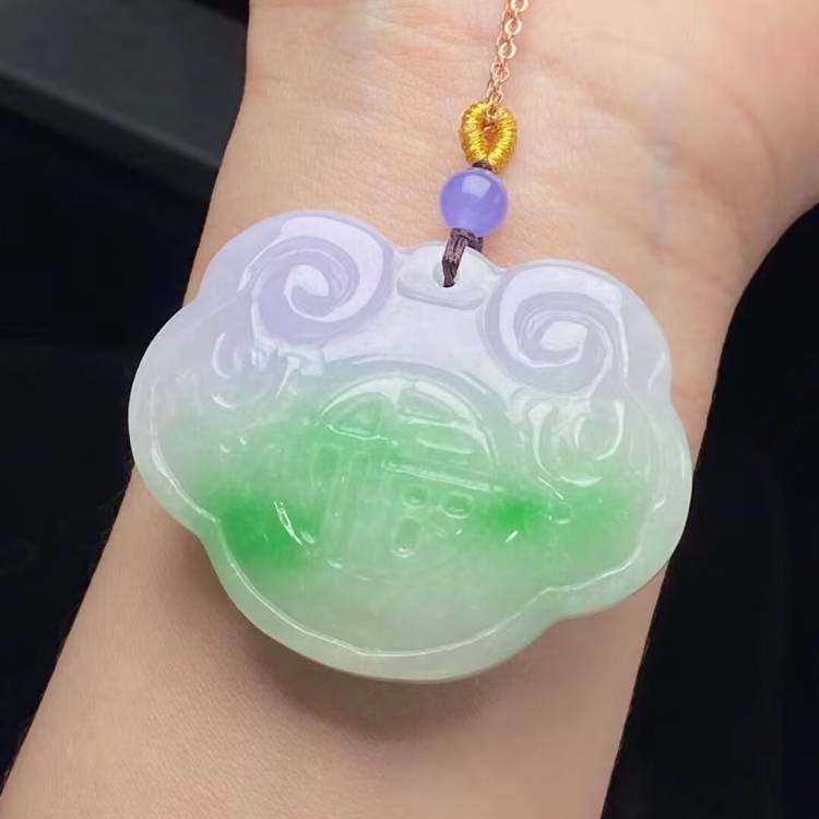 紫罗兰飘绿翡翠处理平安锁牌挂件