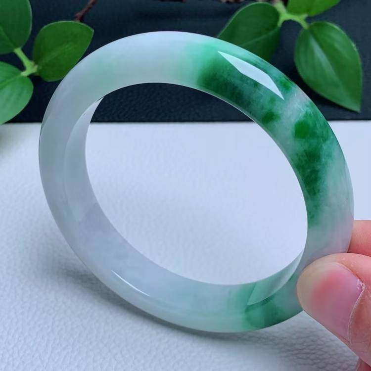 冰糯种飘蓝花翡翠处理玉镯子
