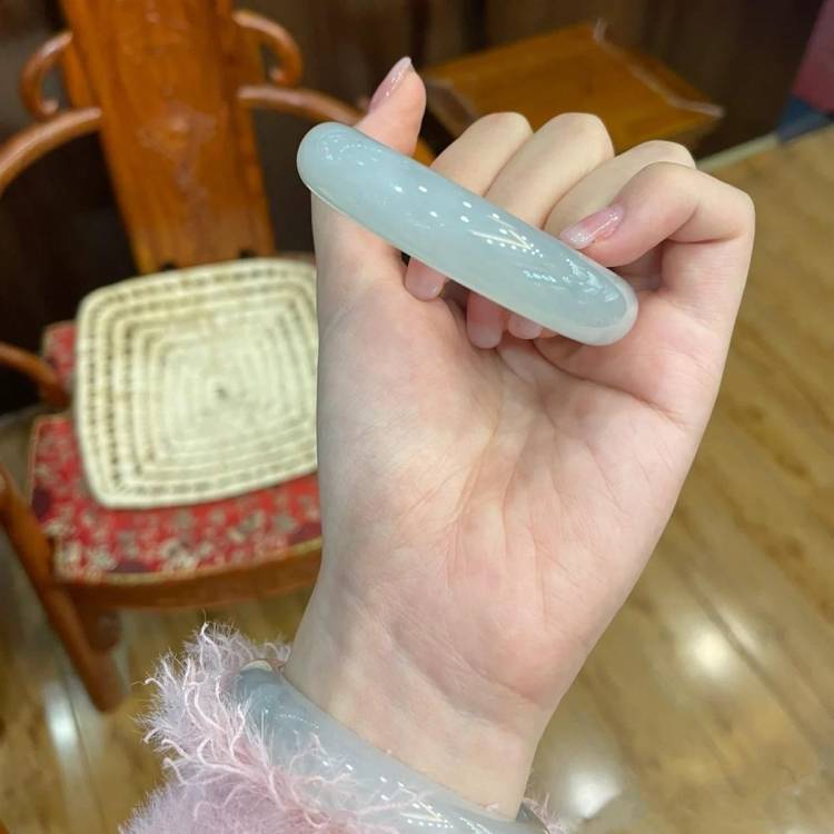冰糯种白月光翡翠玉镯