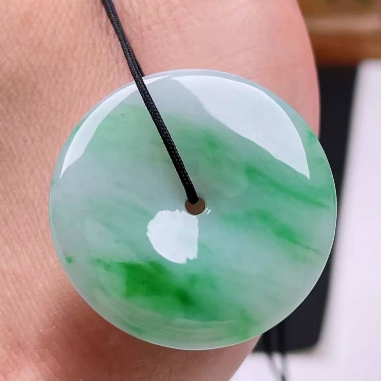 冰糯种飘绿花处理翡翠平安扣挂件