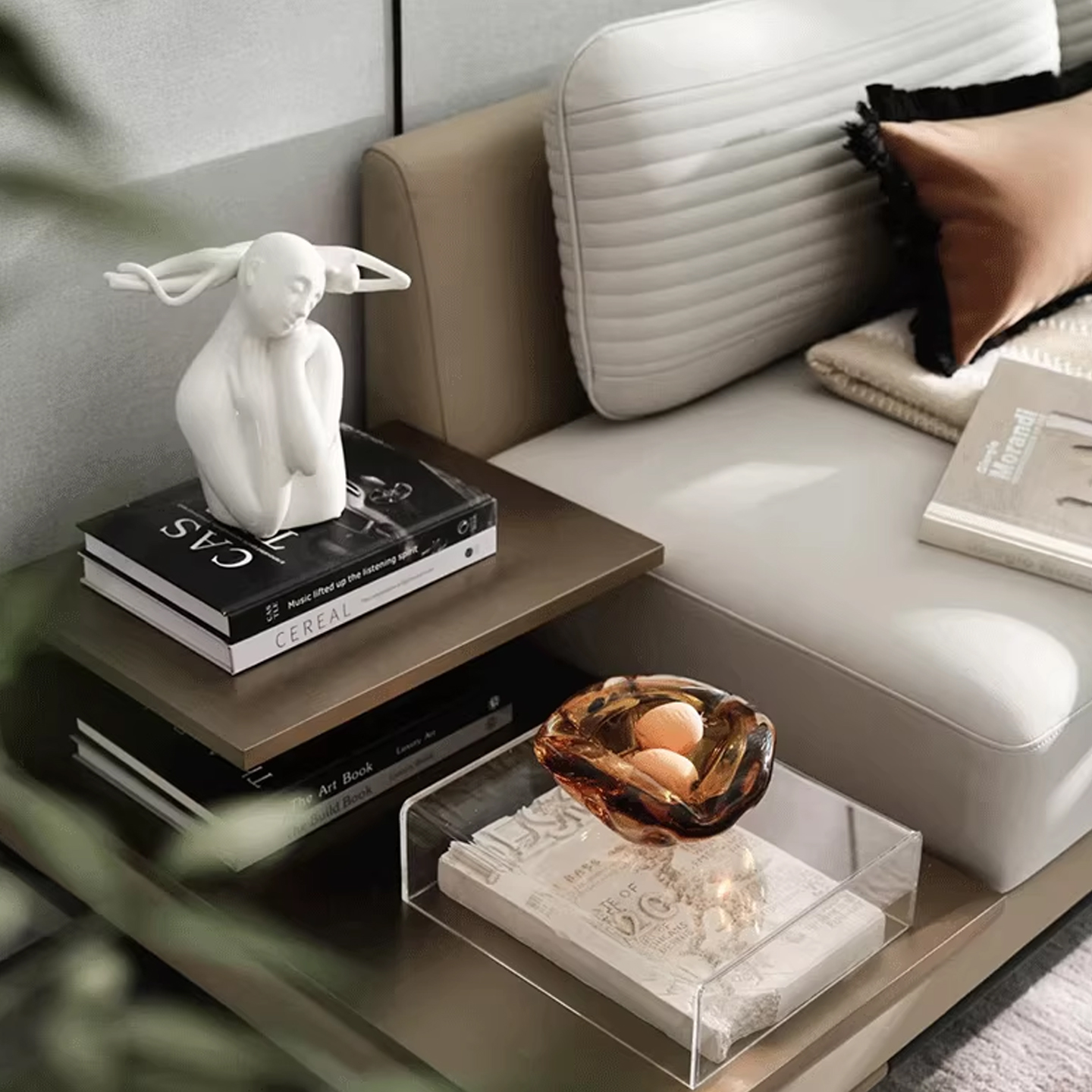 2025样板间客厅茶几新款沙发边柜软装摆件轻奢高级感人物亚克力罩