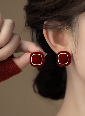 新年红色丝绒方形耳环2025新款高级感气质百搭耳钉小众设计感耳饰