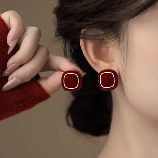 新年红色丝绒方形耳环2025新款 高级感气质百搭耳钉小众设计感耳饰
