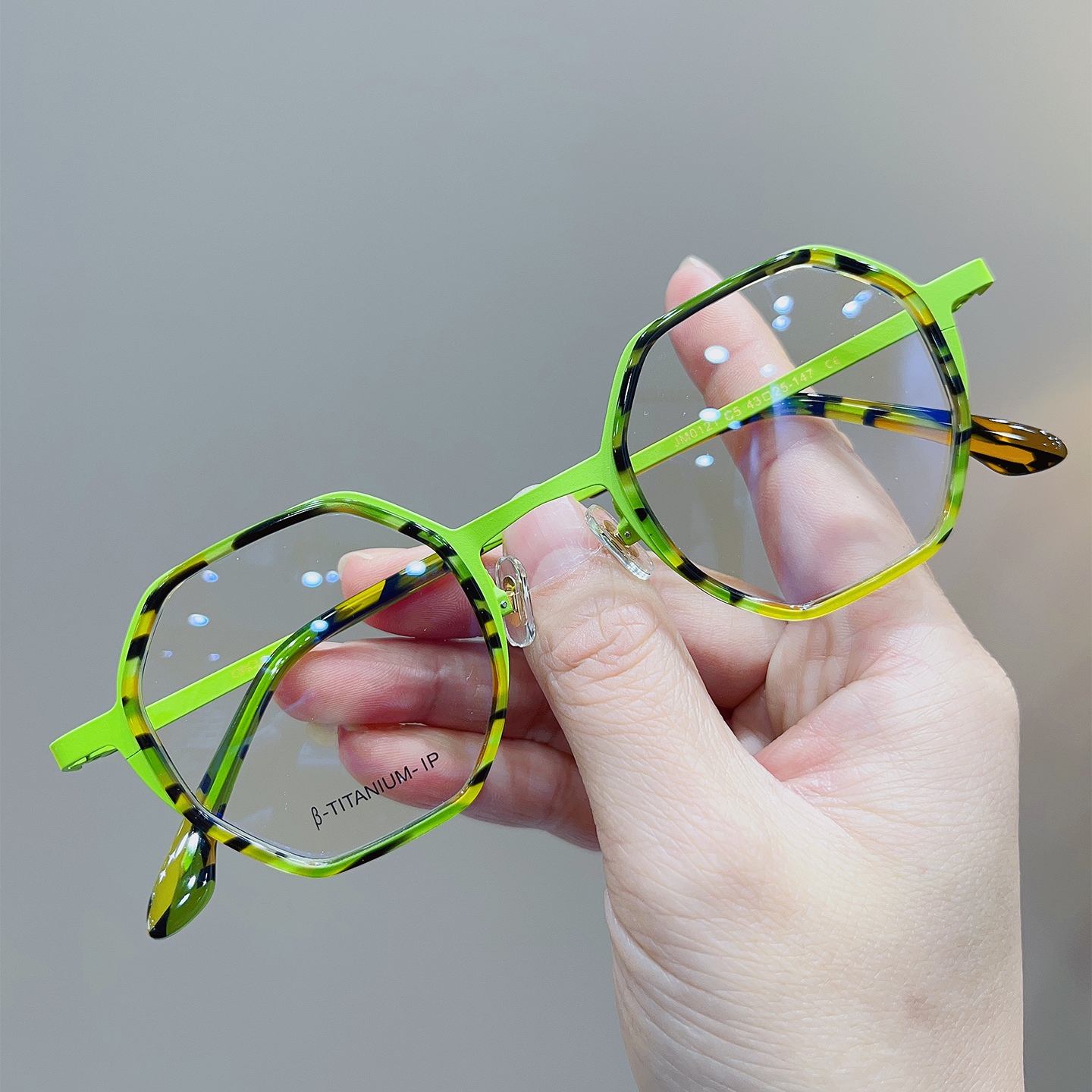 时尚百搭钛架防蓝光平光近视变色