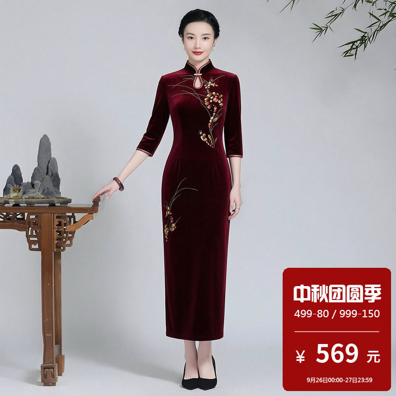 金丝绒旗袍长款七分袖水滴领秋冬2026新款婚宴妈妈装改良版连衣裙