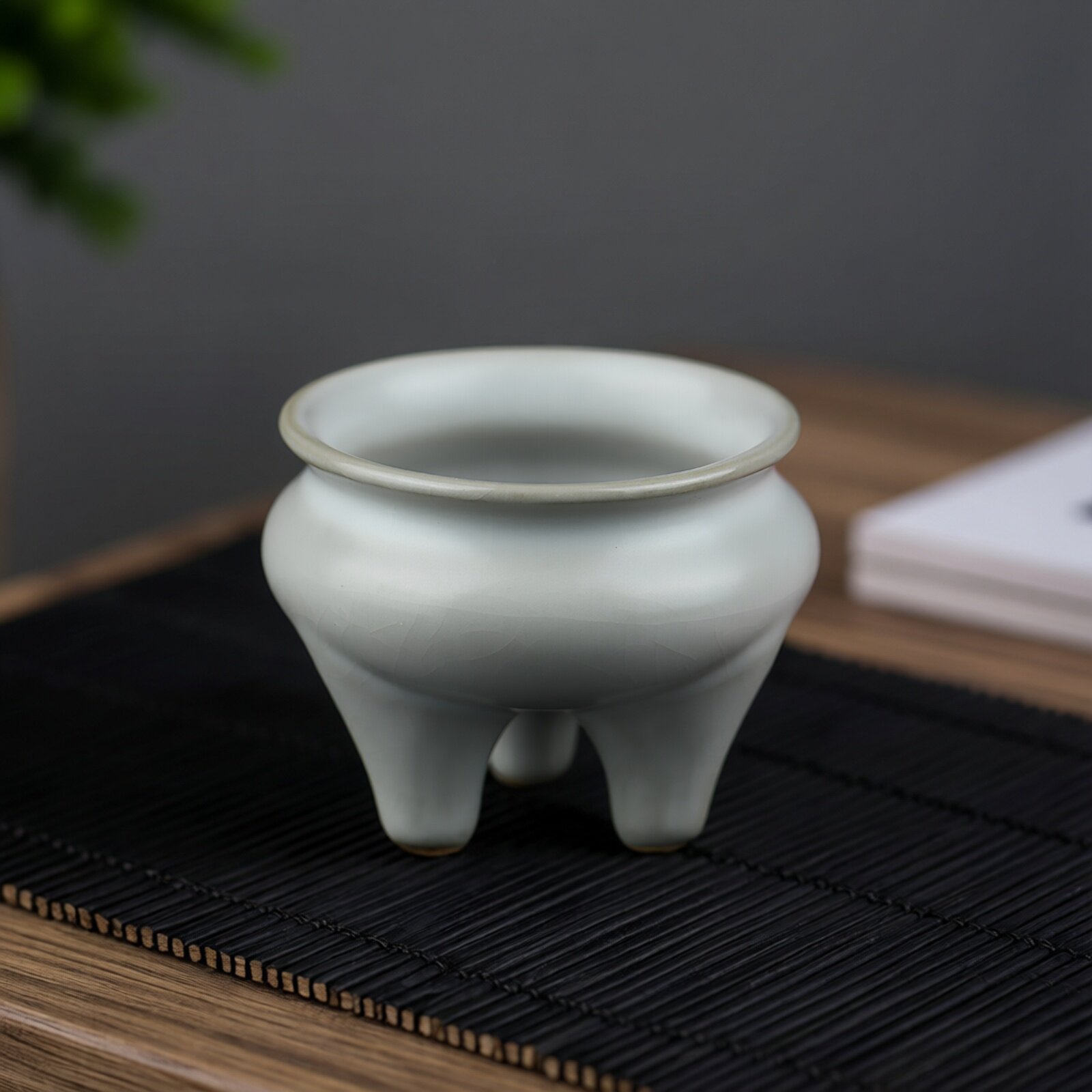 贵和祥仿古青瓷限量月白鬲式香炉