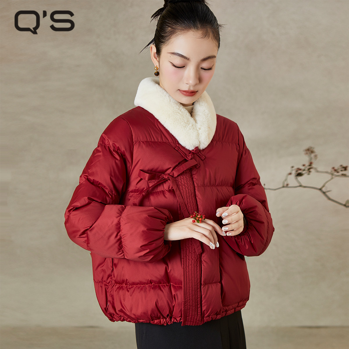 qs秸熙冬季新款复古轻国风盘扣羽绒服保暖濑兔毛领短款面包服外套,女装/女士精品,羽绒服,淘宝优惠券,粉丝福利购,淘宝优惠卷