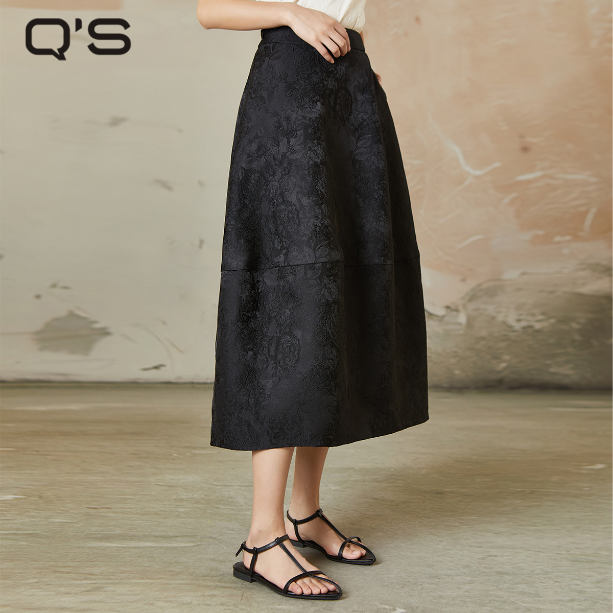 qs秸熙半身裙女新款时尚洋气爆款秋冬黑色提花显瘦高腰百搭半截裙