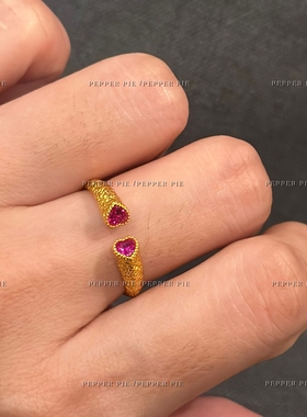 辣椒派 新中式鸽血红爱心锤纹古法沙金戒指女 开口复古港风叠戴