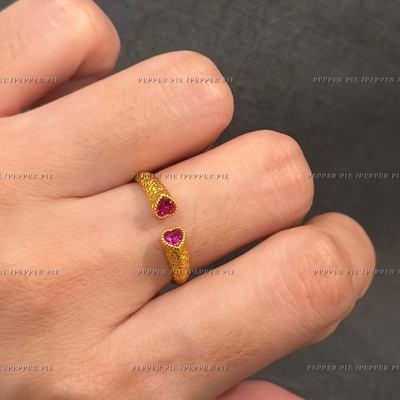 辣椒派 新中式鸽血红爱心锤纹古法沙金戒指女 开口复古港风叠戴