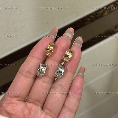 辣椒派 玫瑰同款coco菠萝包耳扣 镶钻菱格迷你白金色