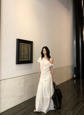 2025新款时尚套装扭结不规则露肩T恤女夏季垂感宽松半身裙两件套