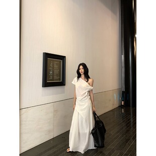 2025新款时尚套装扭结不规则露肩T恤女夏季垂感宽松半身裙两件套