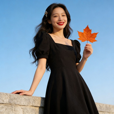 春秋款赫本小黑裙显瘦法式复古气质方领过膝长款连衣裙女夏