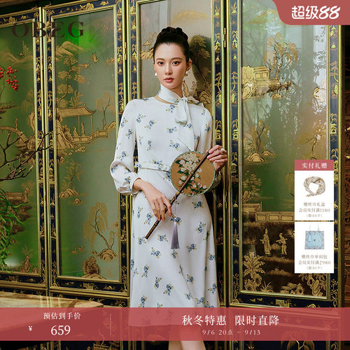 优雅知性多种场合可穿 白底蓝花春日温柔感
