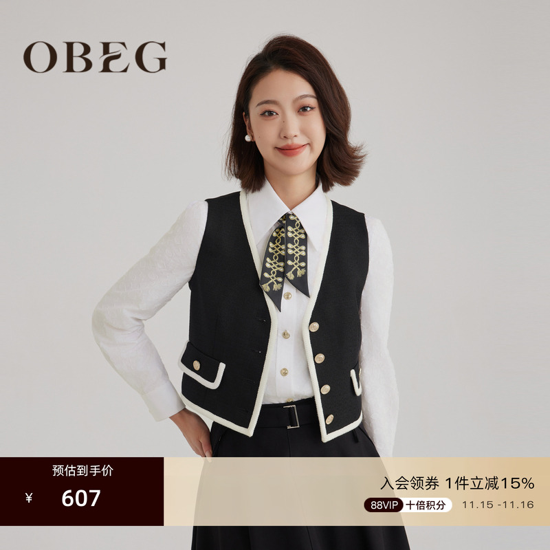 短款廓形截短式的设计，巧妙修饰身材比例