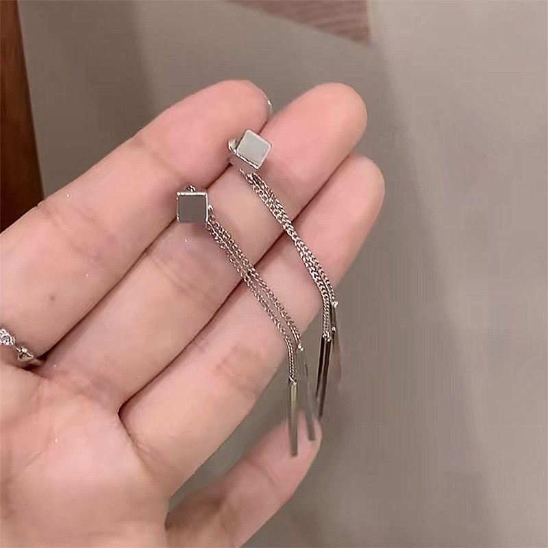 一款两戴银方块流苏耳钉925银针防过敏气质显脸小时尚简约耳饰女