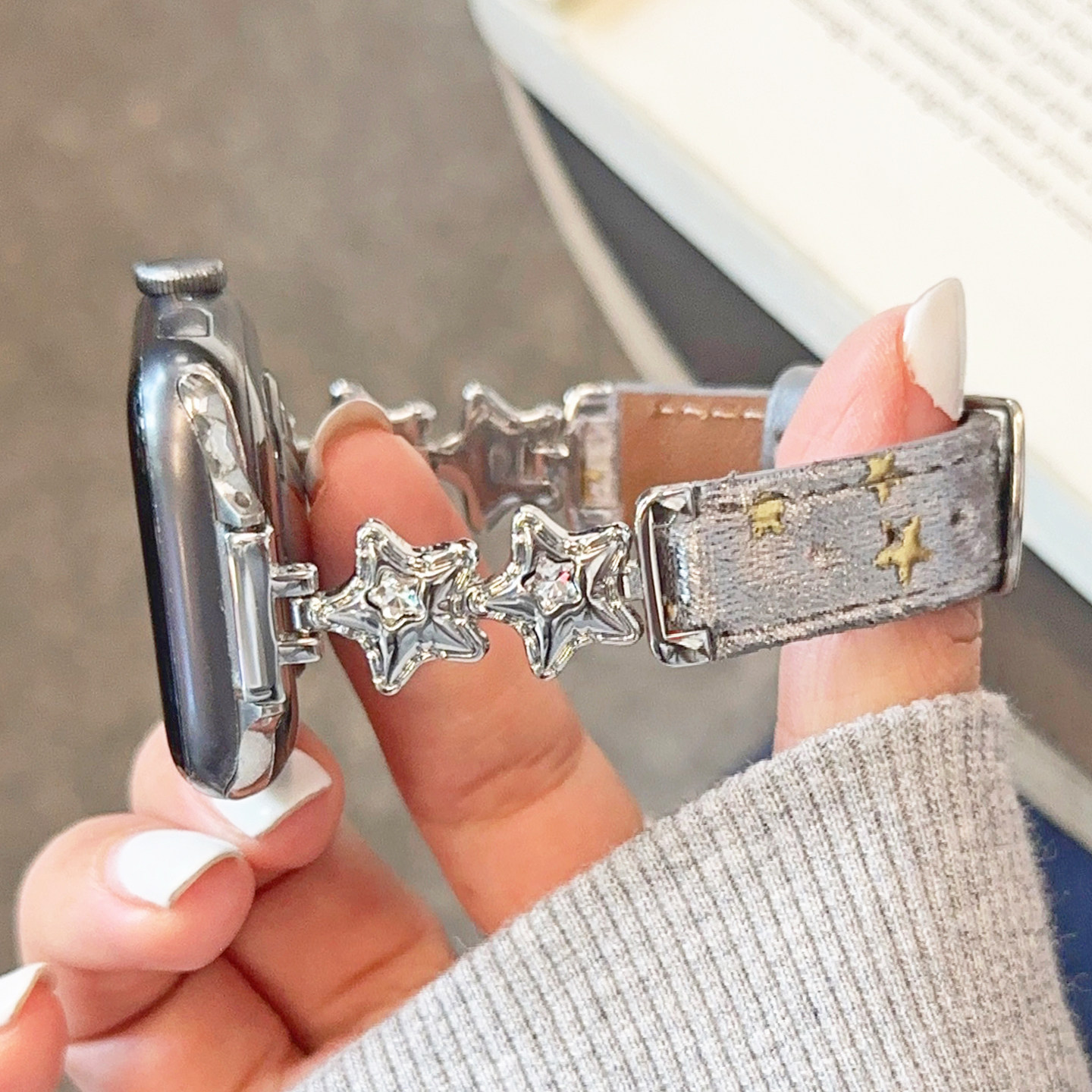 丝绒皮革气球星星iwatch表带细款金属S10适用苹果SE手表S9小众S11