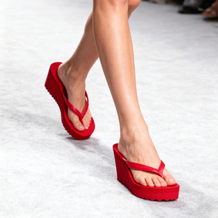 东莞制造2025夏松糕厚底坡跟人字拖女款 外穿防滑沙滩户外人字拖