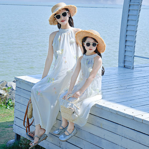 海边度假亲子装2025新款夏季三亚高端气质母女装连衣裙沙滩裙洋气