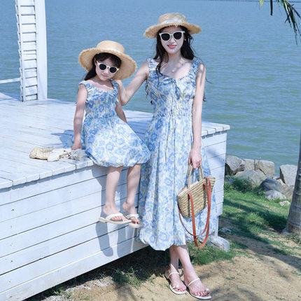 海边度假亲子装母女连衣裙沙滩2025夏季无袖洋气纯棉气质女童裙子