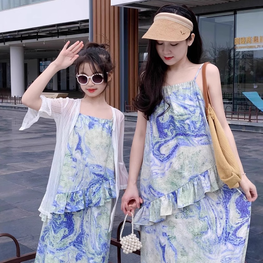 海边度假2025新款亲子装母女装法式浪漫油画吊带连衣裙夏威夷长裙