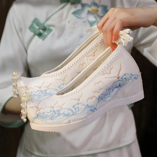 三吊逐海 汉服鞋子女古风翘头中国风古装鞋学生内增高汉服绣花鞋