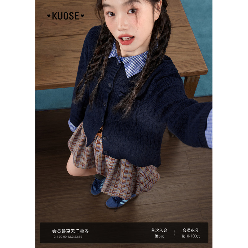 藏蓝色假两件格纹针织上衣