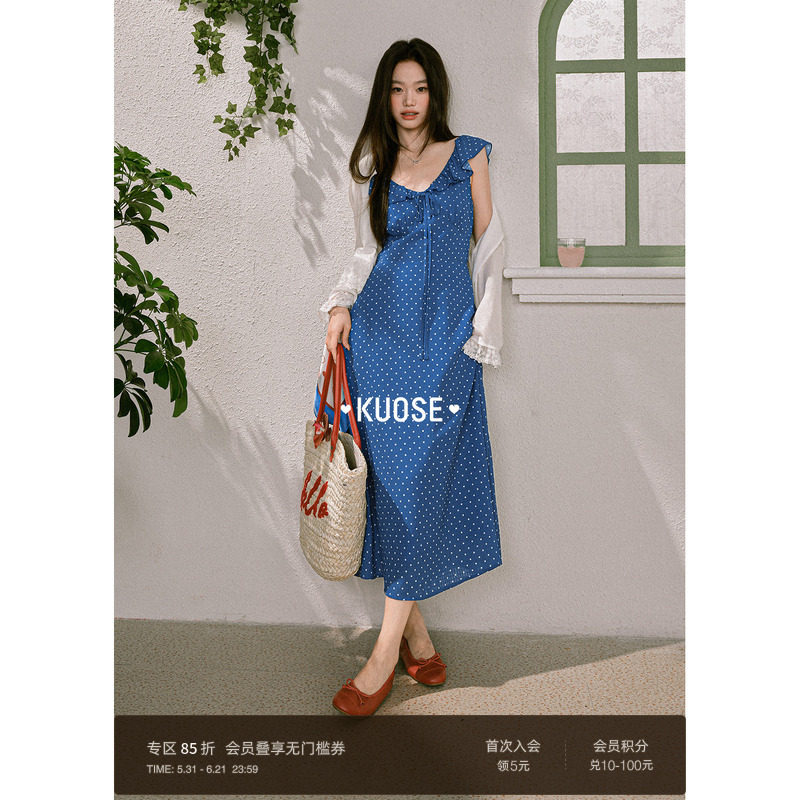 阔色蓝色波点小飞袖v领连衣裙新2026夏季女收腰法式背心裙长裙子