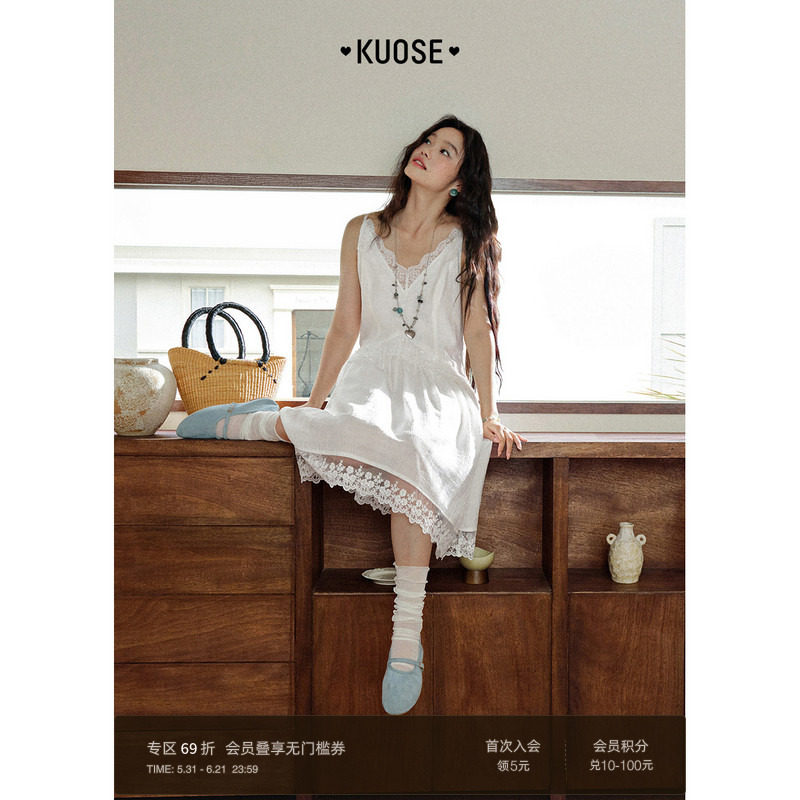 阔色v领法式蕾丝吊带裙连衣裙子女2026春夏季新背心裙小白裙中长