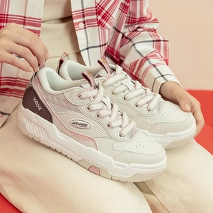 【王鹤棣同款】特步征程女鞋板鞋冬季革面休闲运动鞋975118310059