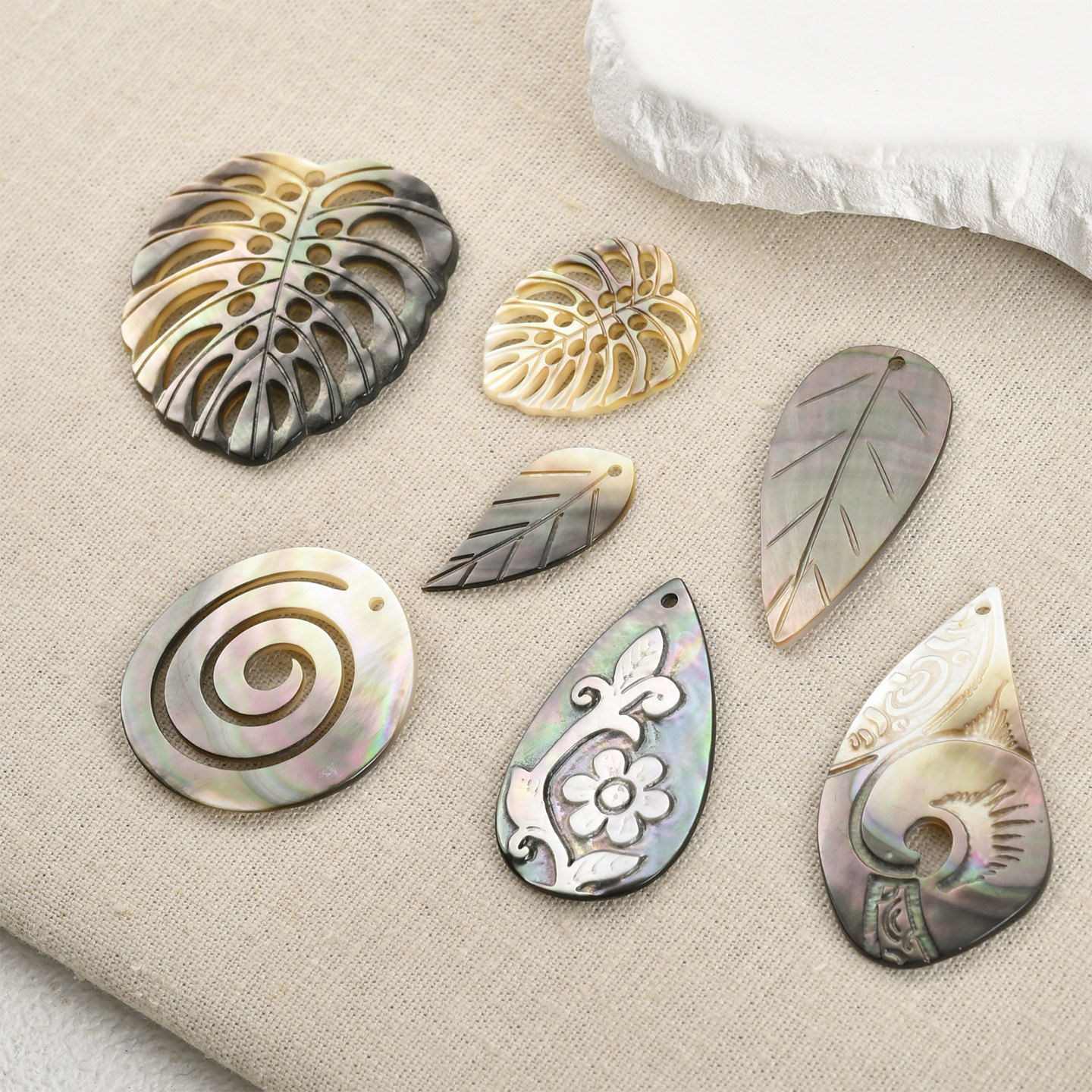 天然贝壳黑蝶贝龟背树叶复古花纹吊坠diy手作项链耳环配饰材料,饰品/流行首饰/时尚饰品新,其他DIY饰品配件,淘宝优惠券,粉丝福利购,淘宝优惠卷