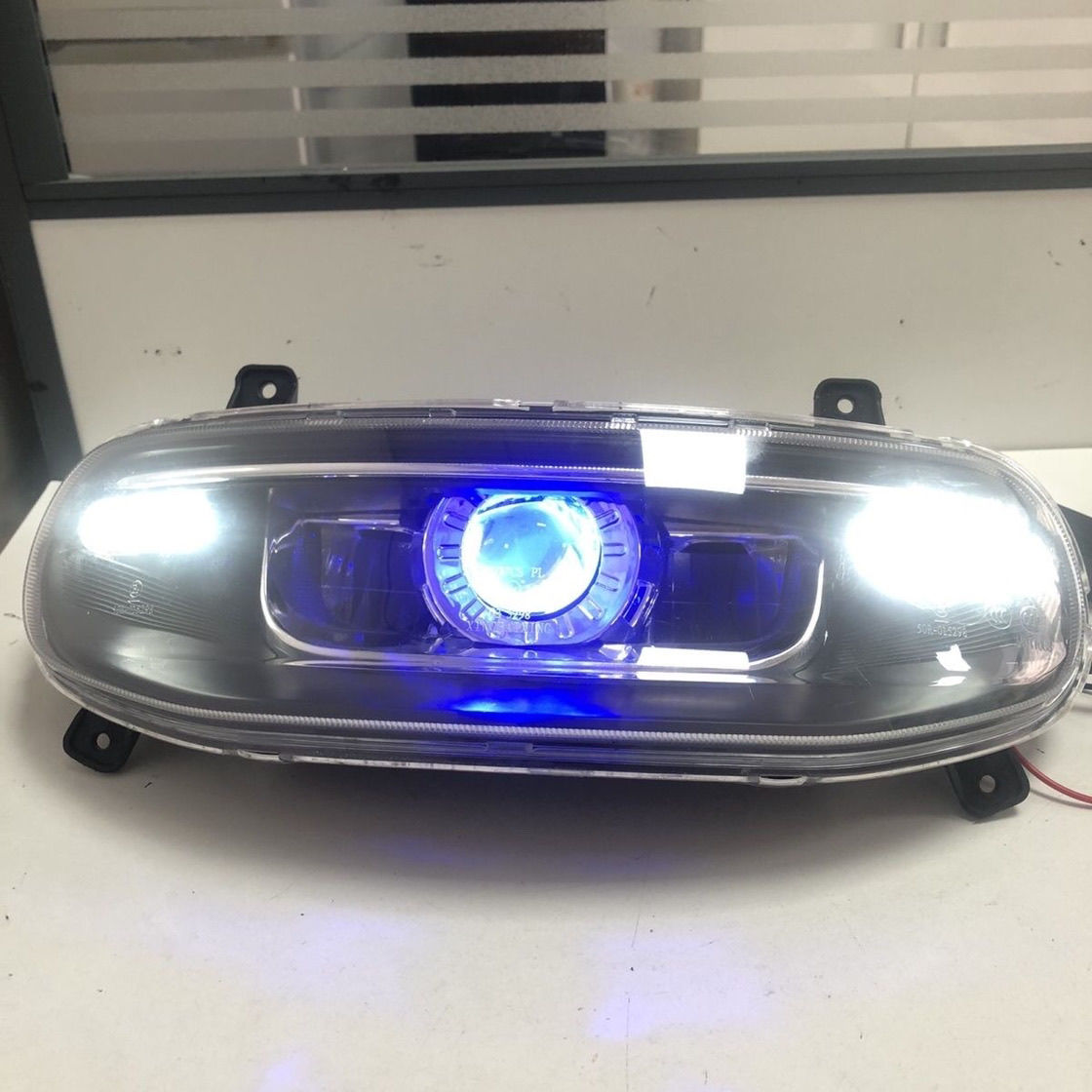 台铃标兵eb大灯改装LED透镜 超能电动车升级调色魔眼前照车灯总成