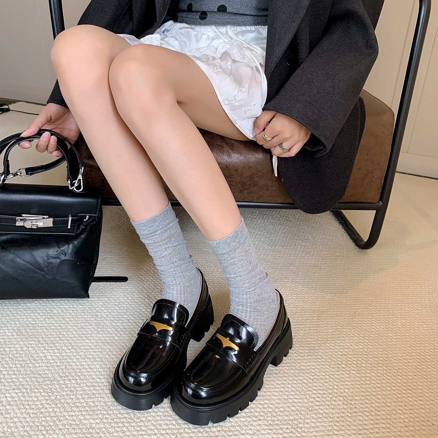 喵唔的天空英伦风粗跟厚底乐福鞋女秋冬轻熟一脚蹬百搭单鞋小皮鞋