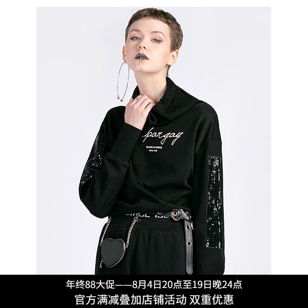 纳帕佳黑色字母高领宽松卫衣女