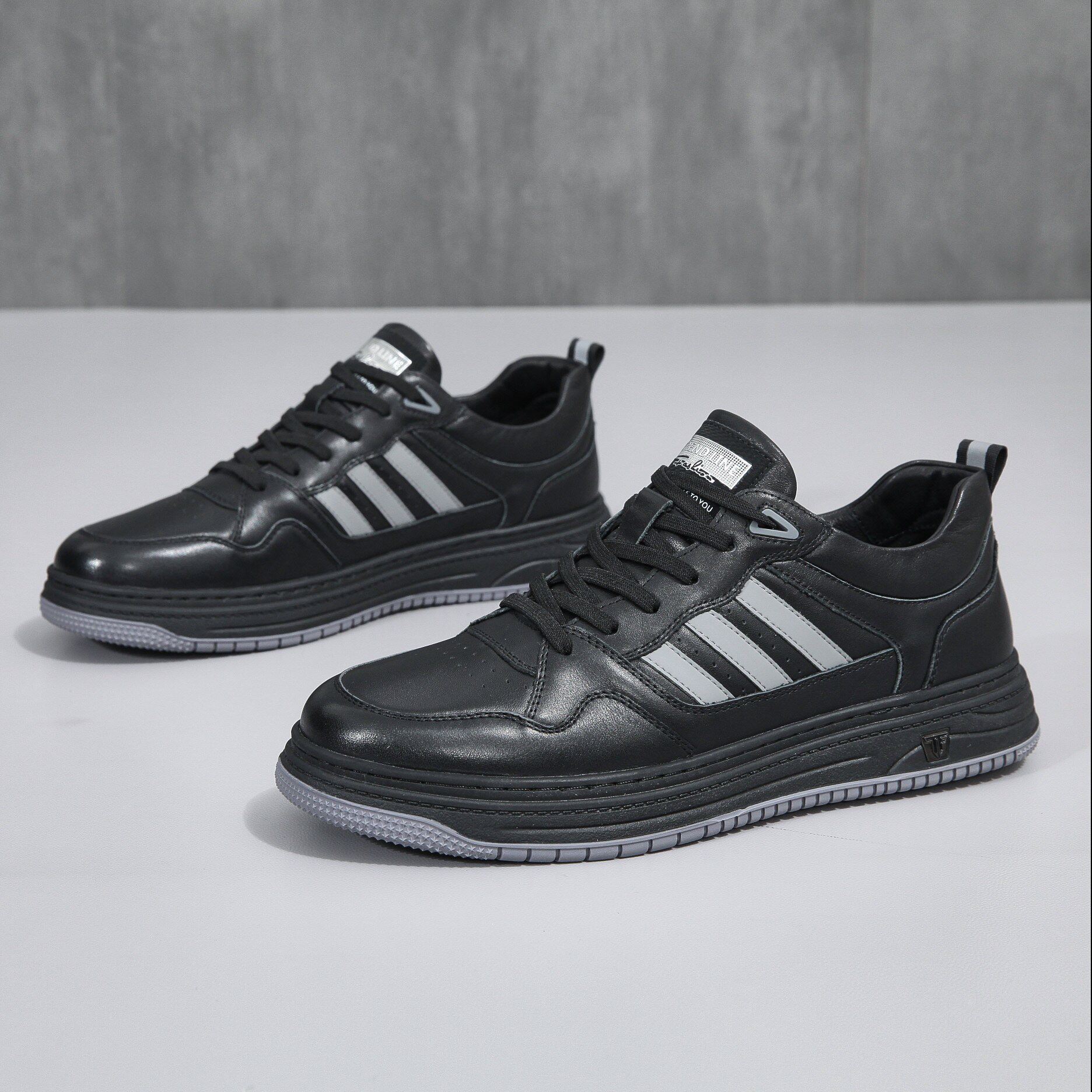 头层牛皮真软皮26新款休闲男鞋时尚潮流运动透气防滑板鞋休闲运动