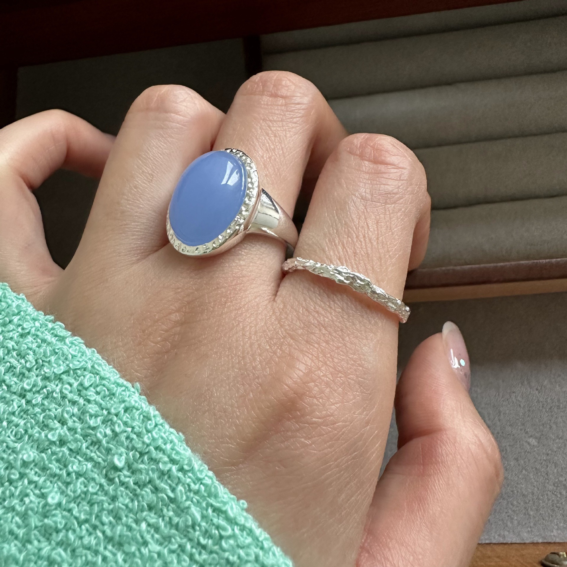 s925纯银鸽子蛋琉璃戒指韩国简约Ins轻奢蓝色宝石指环叠戴银饰