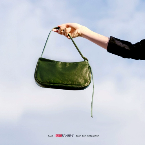 Небольшая дизайнерская сумка подмышку, сумка на одно плечо, коллекция 2021