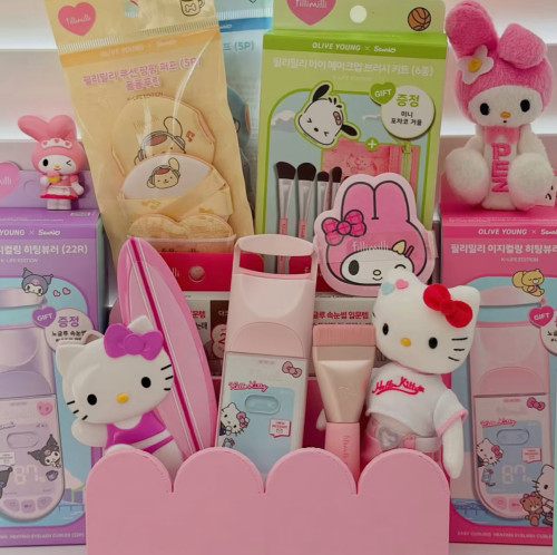 9月Hellokitty联名fillimilli气垫粉扑干湿两用5枚睫毛夹粉底刷