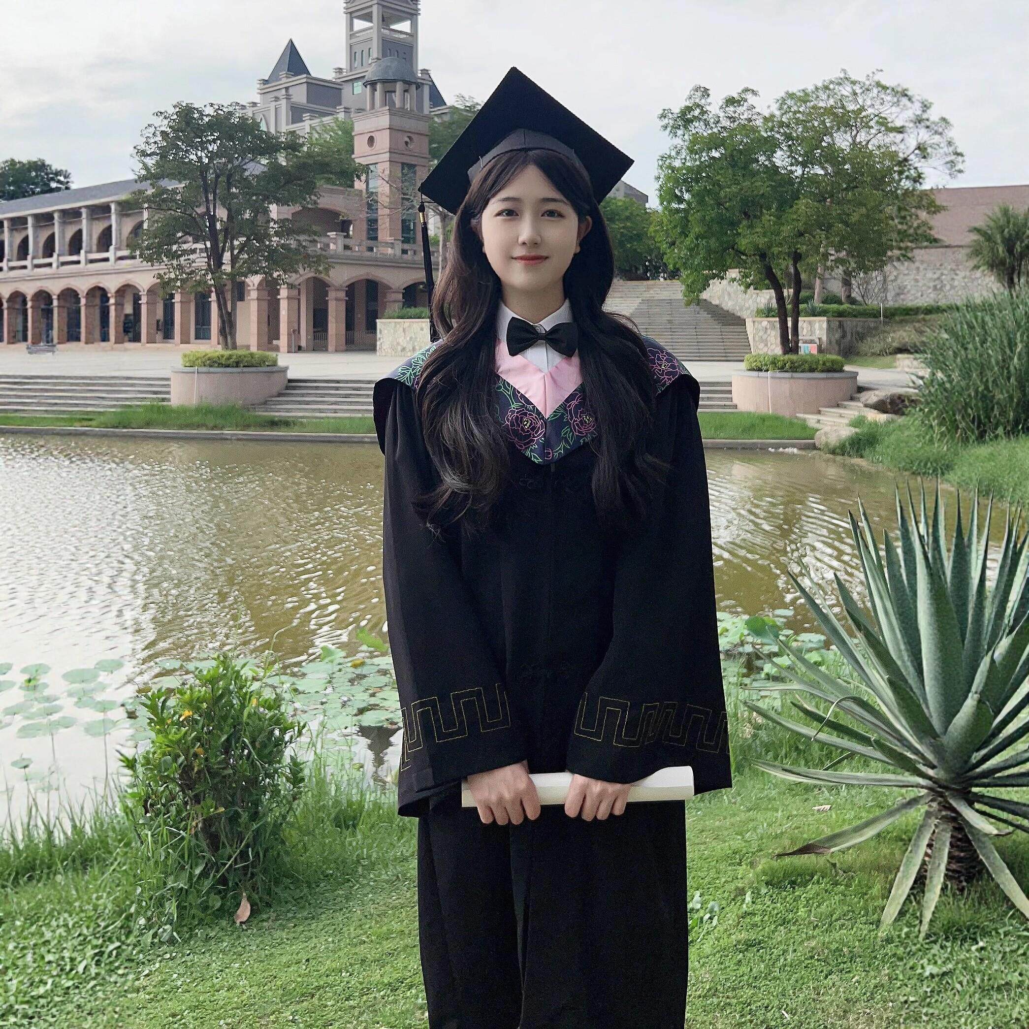 毕业学士服礼服一件定制刺绣校徽姓名本科文科工科班大学生学位服