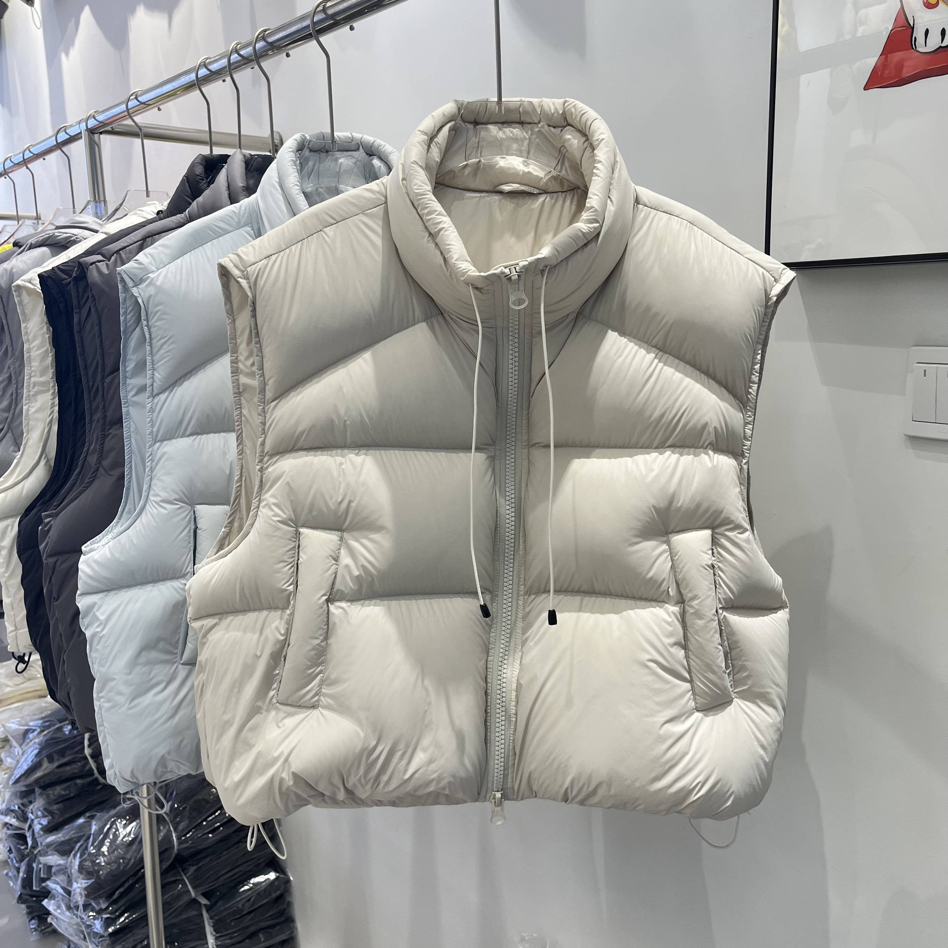 2025冬季新款90白鸭绒羽绒服女短款泡芙马甲宽松立领百搭马夹外套
