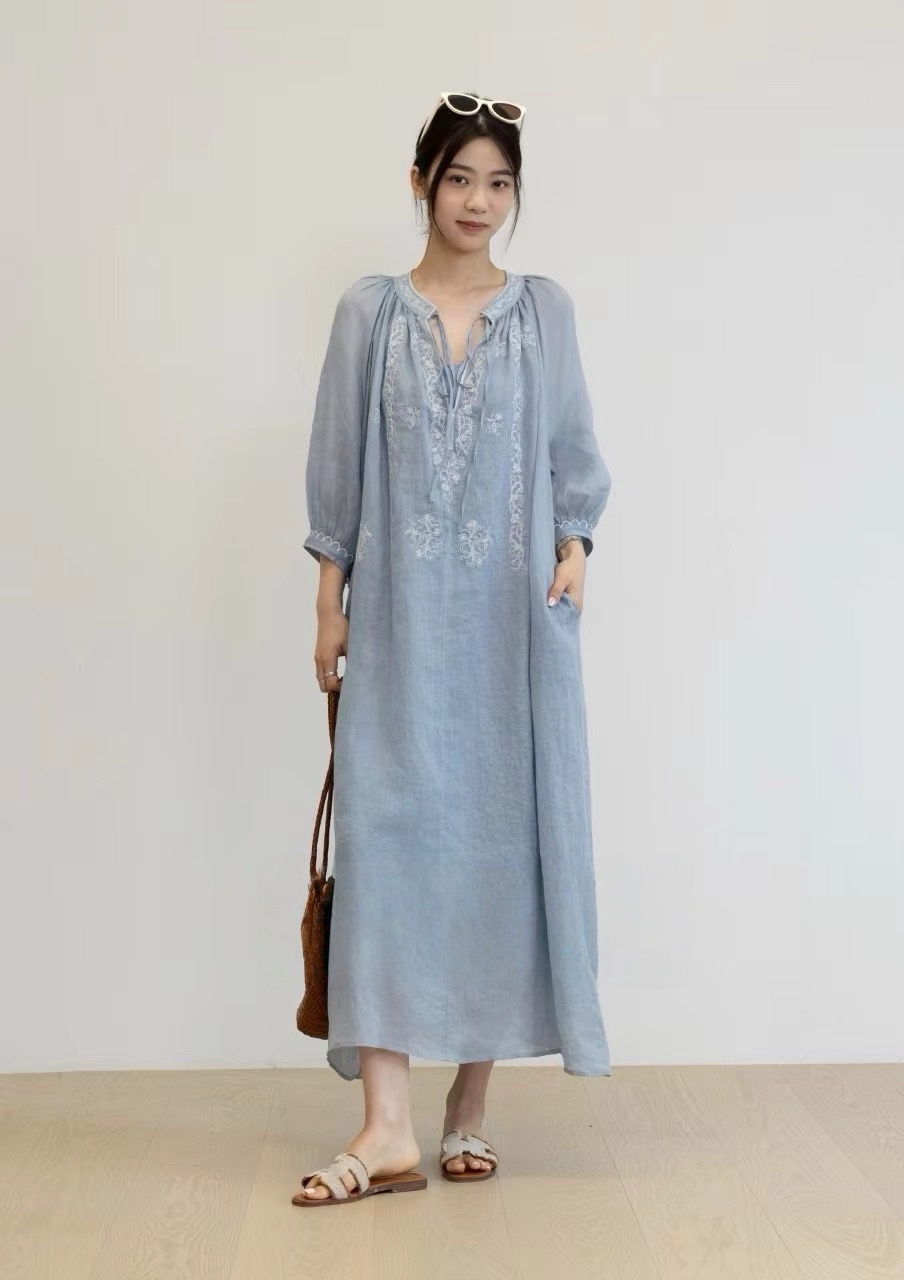 限定 慵懒矜贵 慢调松弛感法式工笔花轻盈泡泡中袖宽松遮肉连衣裙