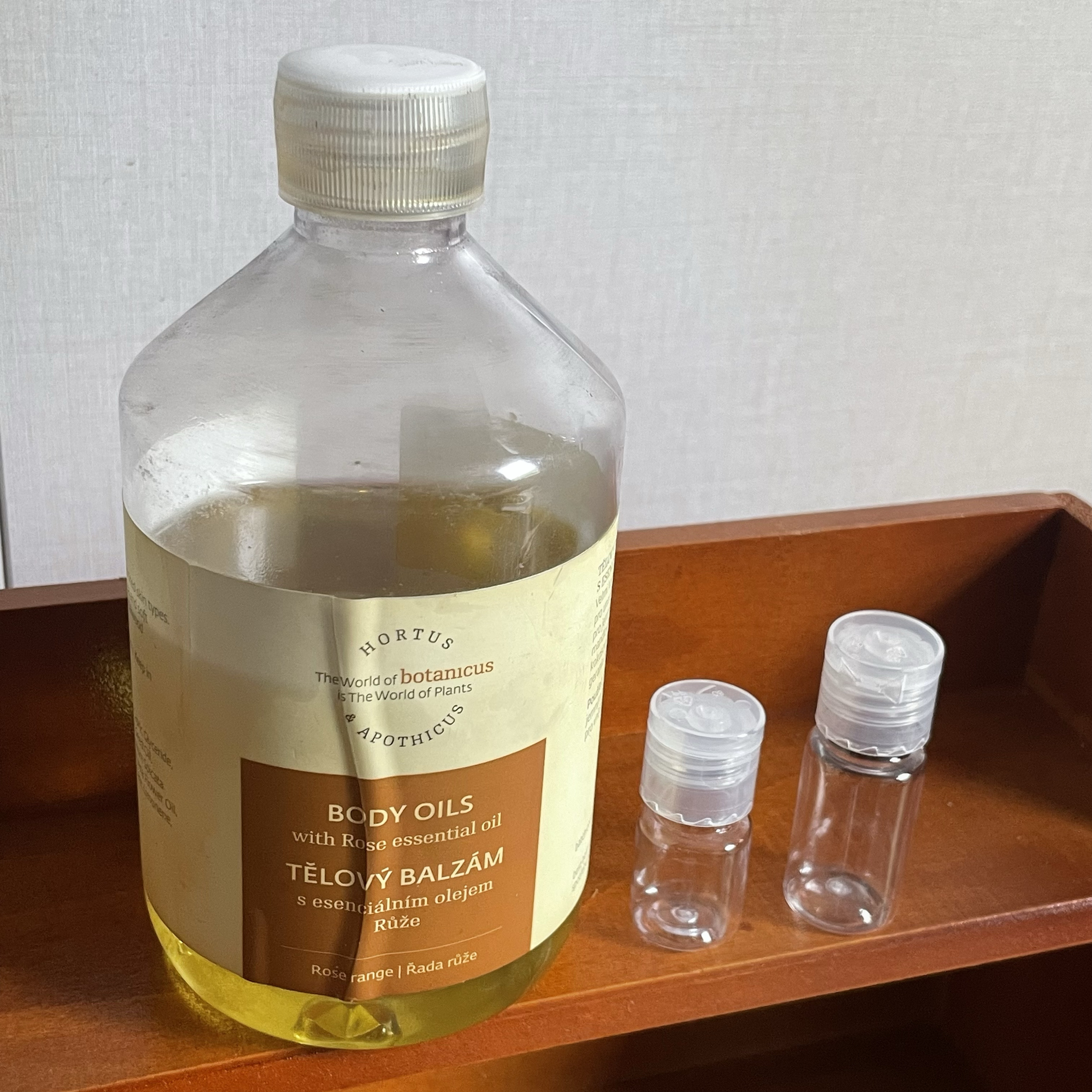 身体油按摩油菠丹妮滋润