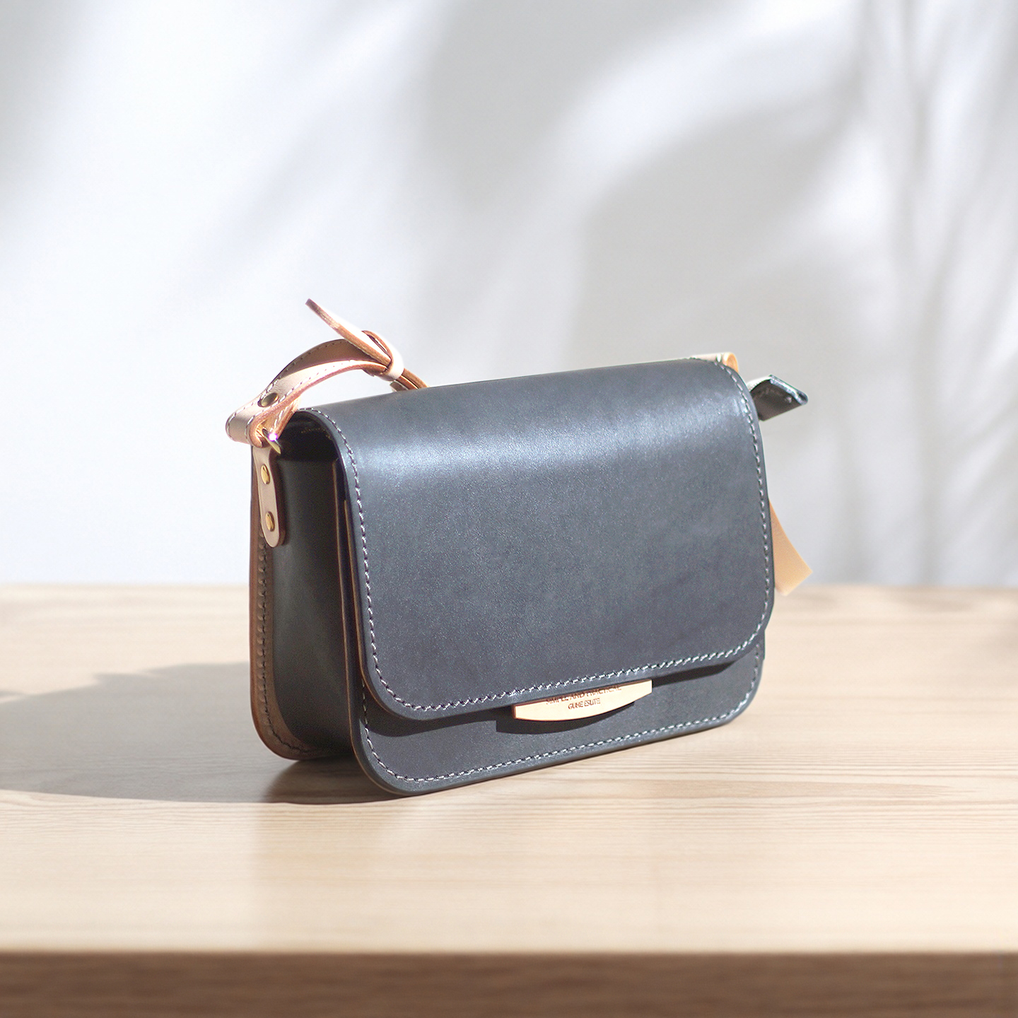 孤鹤原创斜挎植鞣皮小方包大容量