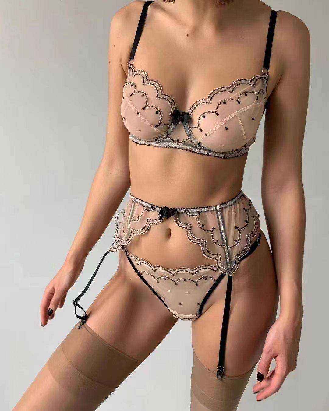 内衣女性感蕾丝文胸丁字裤套装上托显胸小肤色超薄款胸罩吊袜带