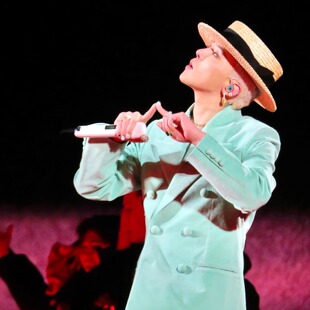 设计感套装 时尚 潮 修身 权志龙GD高阳演唱会绿色闪电亮钻双排扣西装