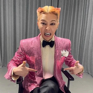 权志龙GD同款粉色亮片西服外套男歌手主持人小众设计感演出表演服