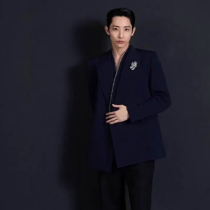 李洙赫同款带钻藏青西服外套黑色西裤