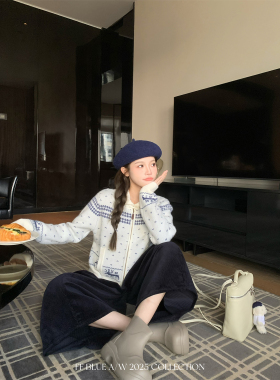 FF BLUE 秋日费尔岛 3色秋冬羊毛北极绒织花翻领针织开衫短款外套