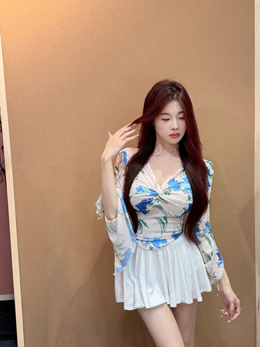 【仲夏夜之梦】7618＃春夏碎花显瘦纯欲蝴蝶袖上衣 - 封面